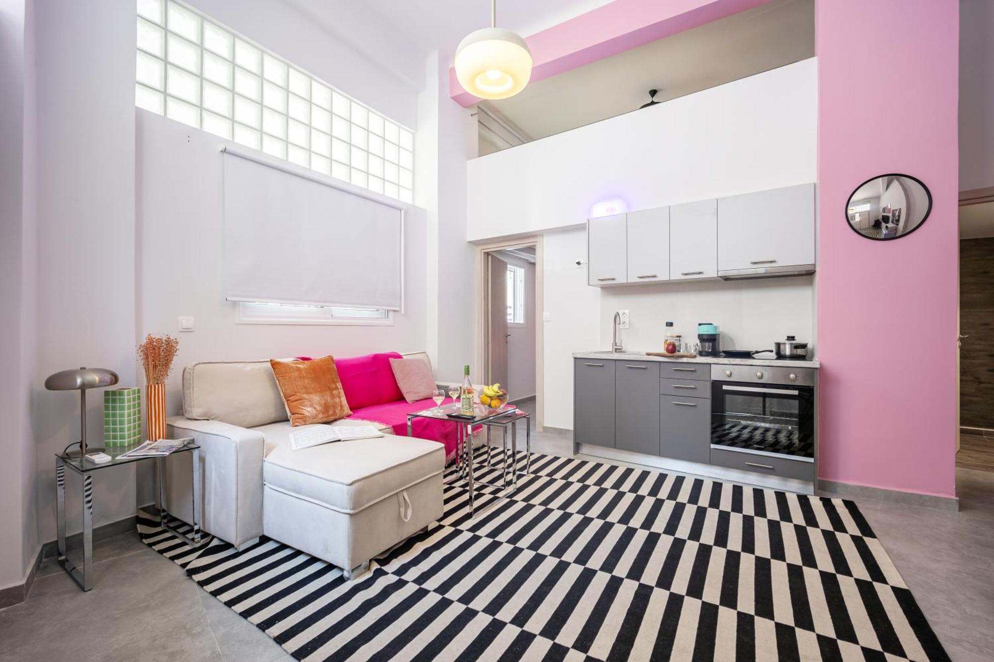 Apartment Ran's Artsy Gallery