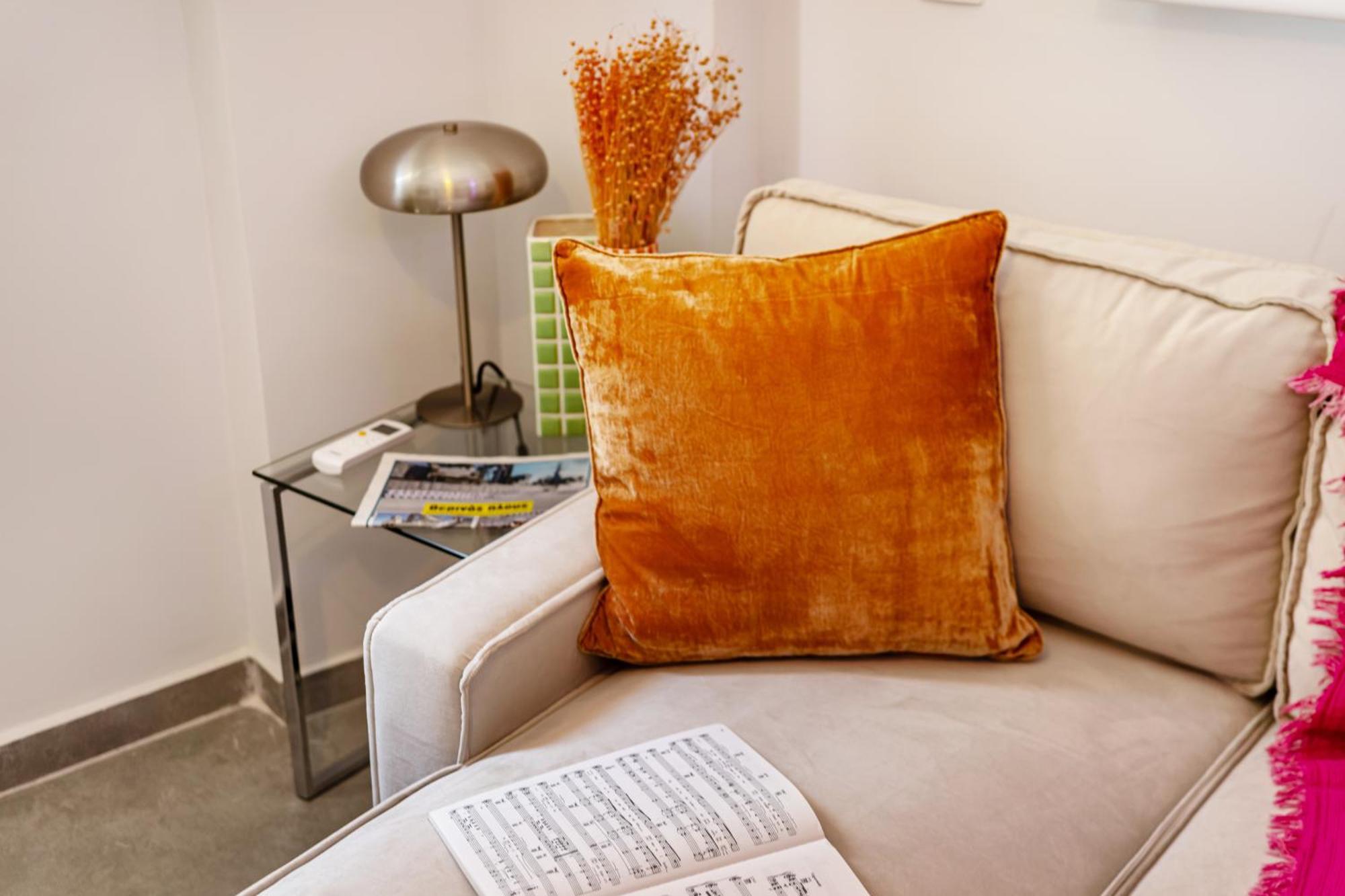 Ran's Artsy Gallery Apartment