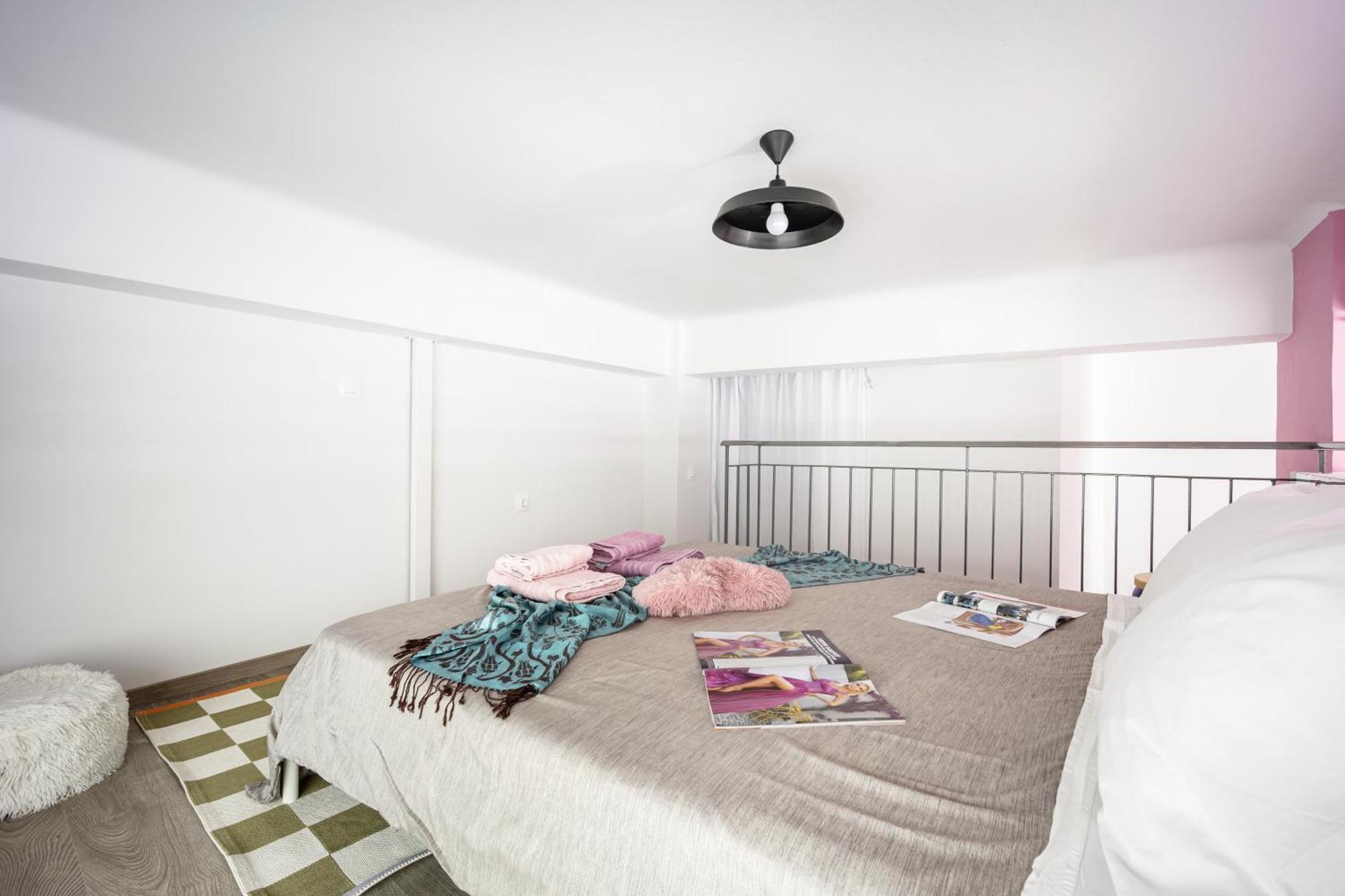 Ran's Artsy Gallery Apartment *