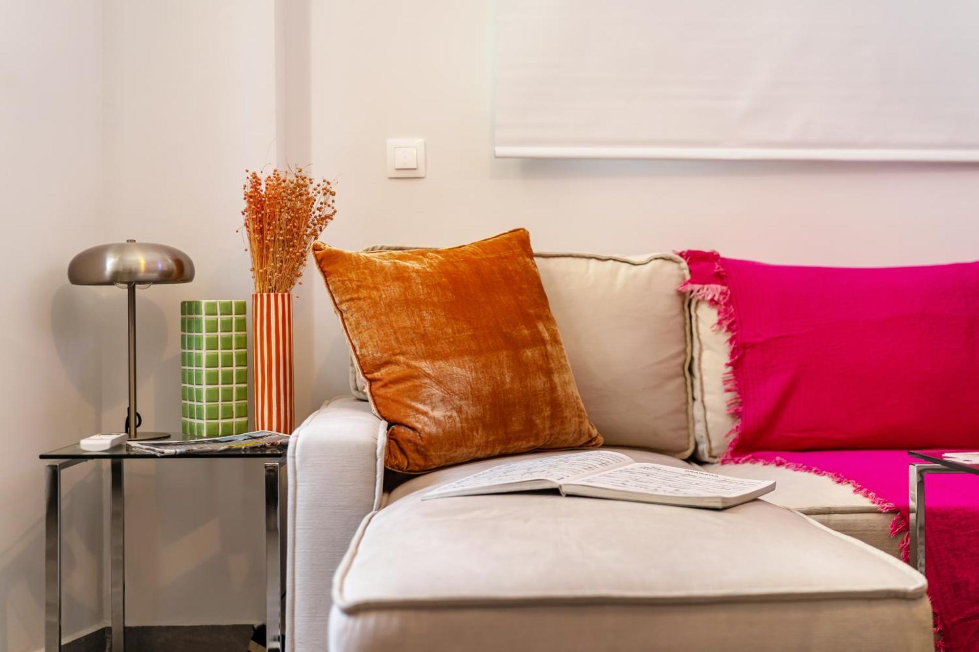 Apartment Ran's Artsy Gallery *